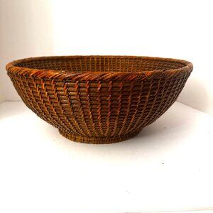 Vtg Large Reed Wicker Round Basket 16" w/Pedestal Base Woven Display Dry Serving